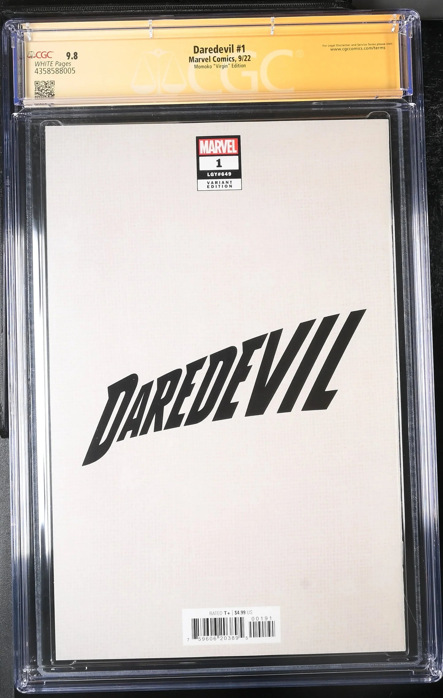 Daredevil #1 Peach Momoko Virgin Variant Edition CGC Signature Series 9.8